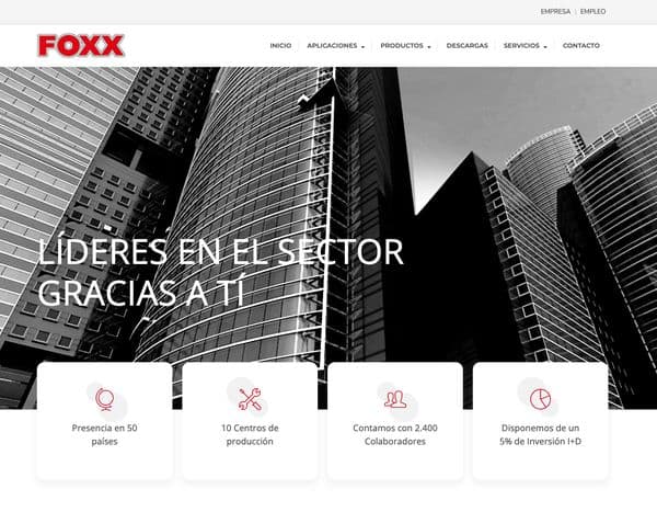 Página de inicio de Foxx Ibérica con fachada de rascacielos y cifras de la empresa